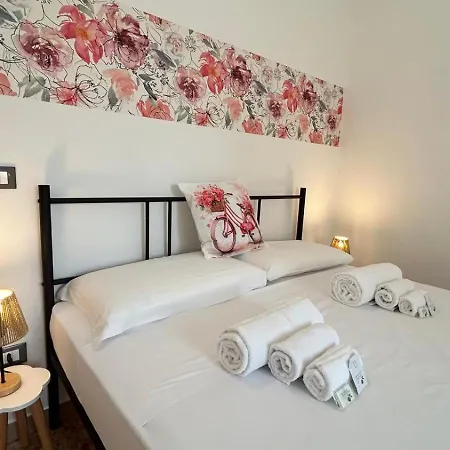 Nel Blu Dipinto Di Rosa